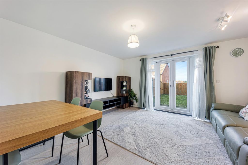 Property photo 2 of 18 54 Stratford Drive Lounge.Jpg