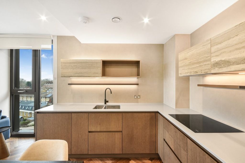 Property photo 2 of 13 Jll