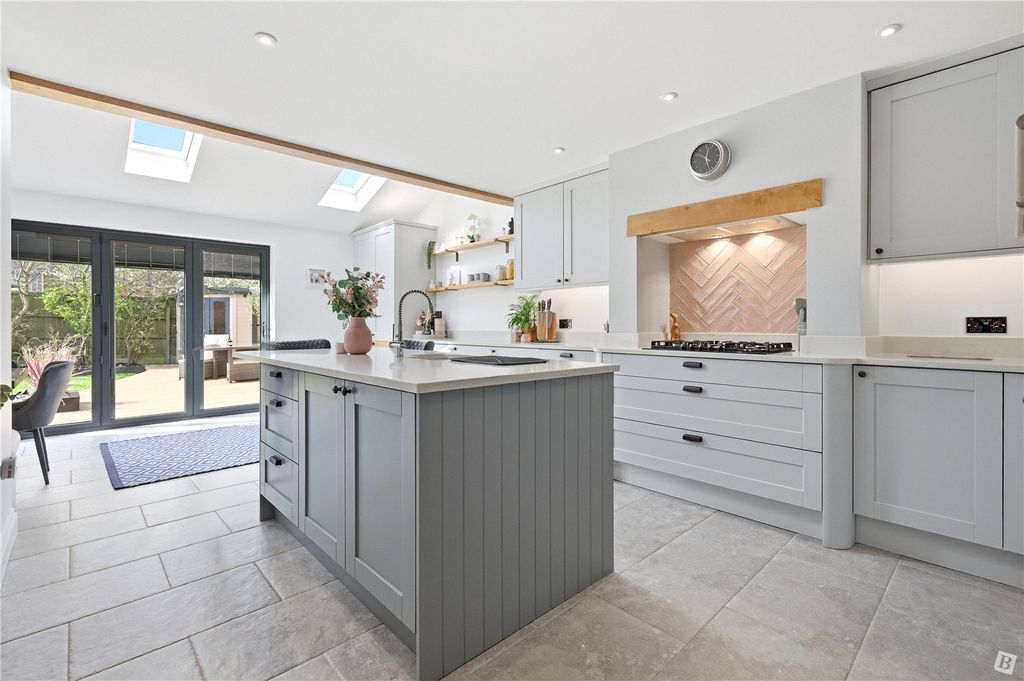 Property photo 3 of 21 Kitchen