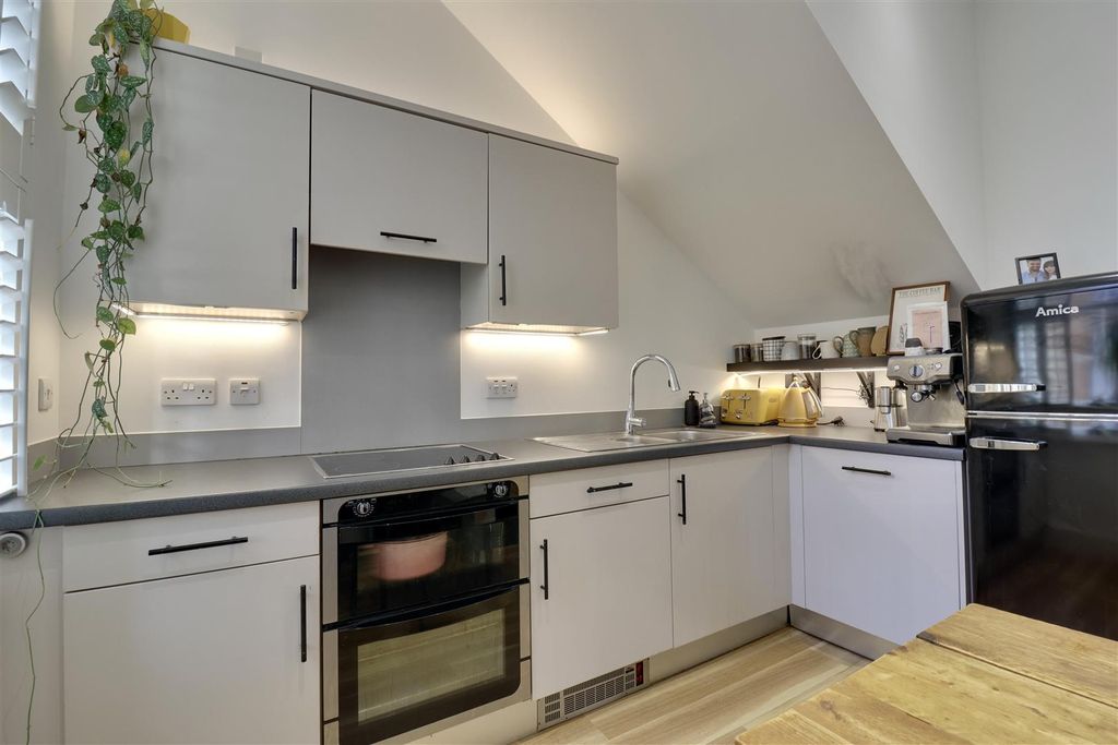 Property photo 2 of 17 Kitchen/Lounge/Diner