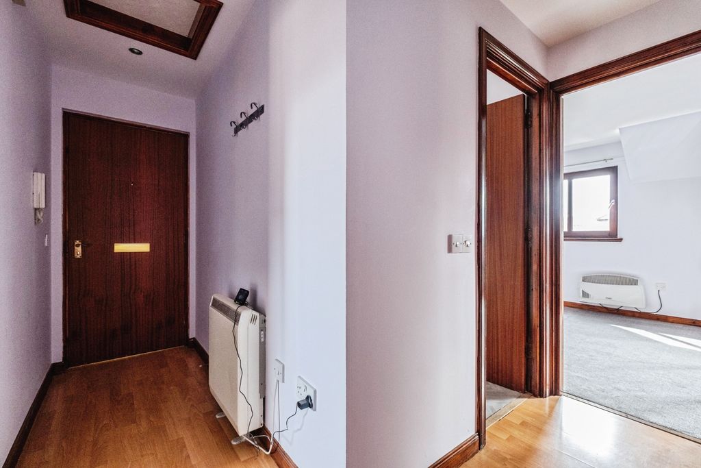 Property photo 2 of 15 Hallway