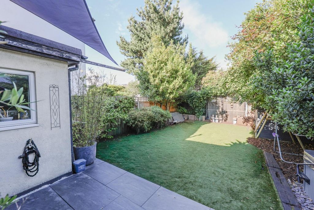 Property photo 3 of 32