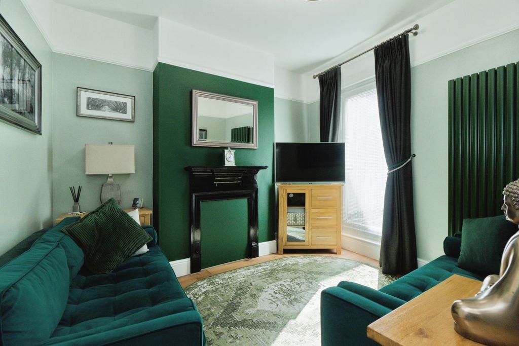 Property photo 3 of 34 Pbox-Img.Jpg