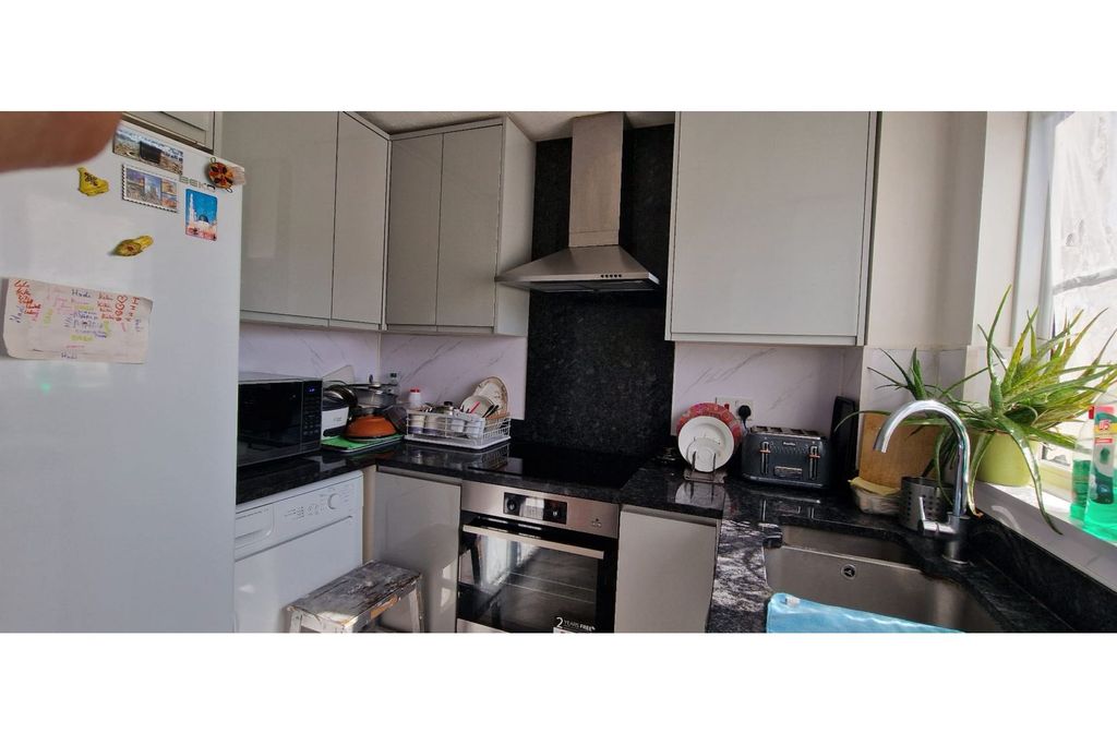 Property photo 1 of 19 Kitchen