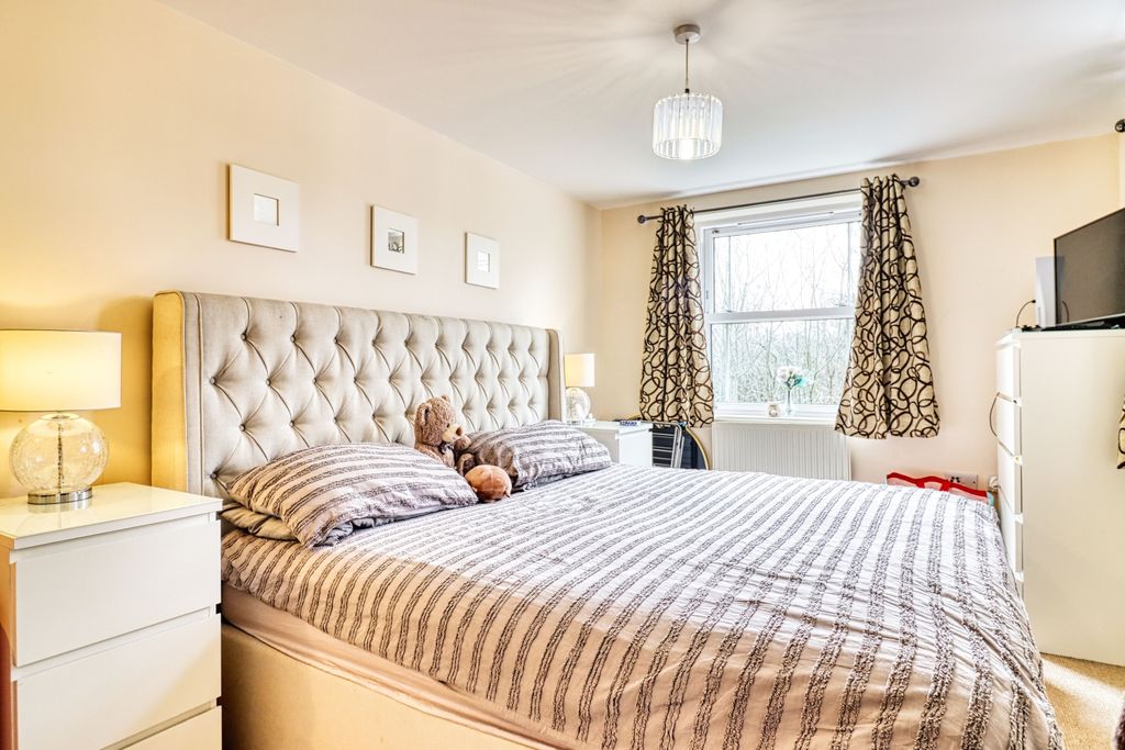 Property photo 2 of 12 Bedroom 1