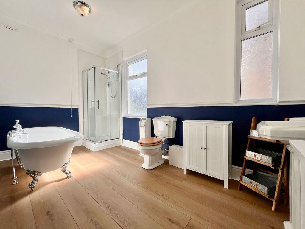 Property photo 3 of 35