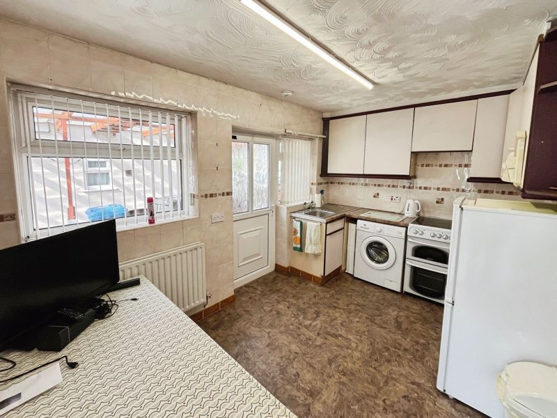 Property photo 3 of 13 Kitchen
