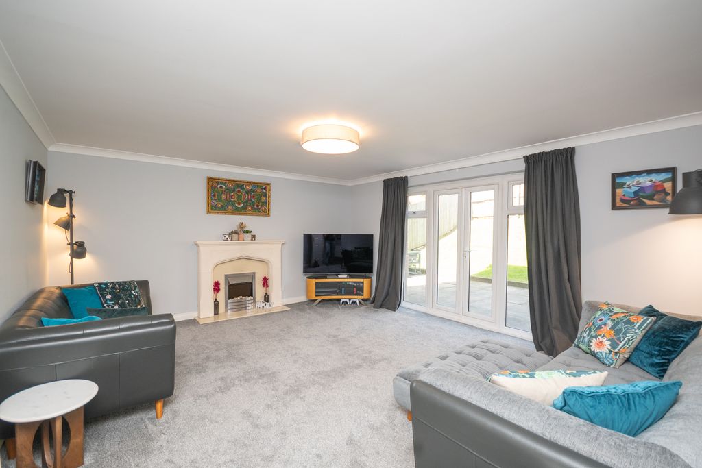 Property photo 2 of 29 Lounge