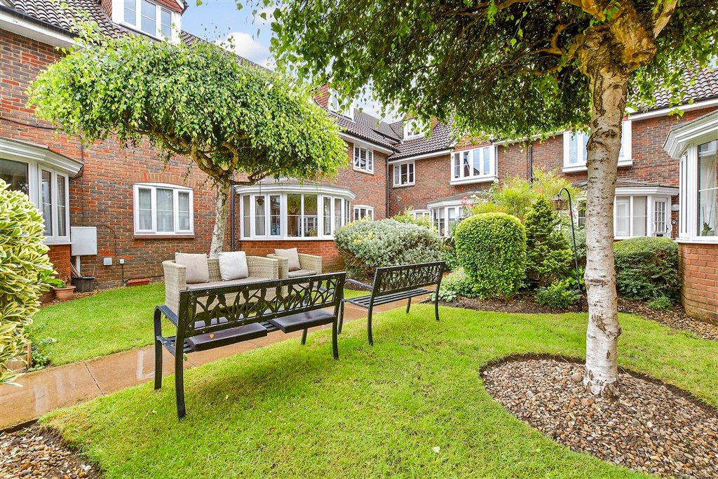 Property photo 2 of 15 Communal Gardens