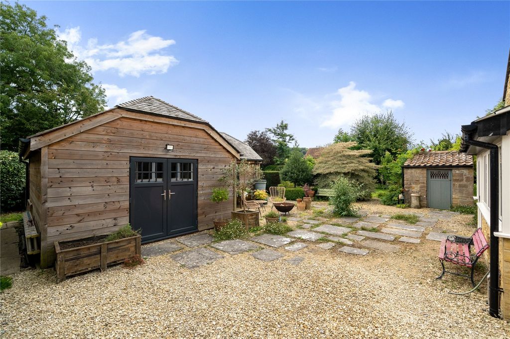 Property photo 3 of 33 Picture No. 32