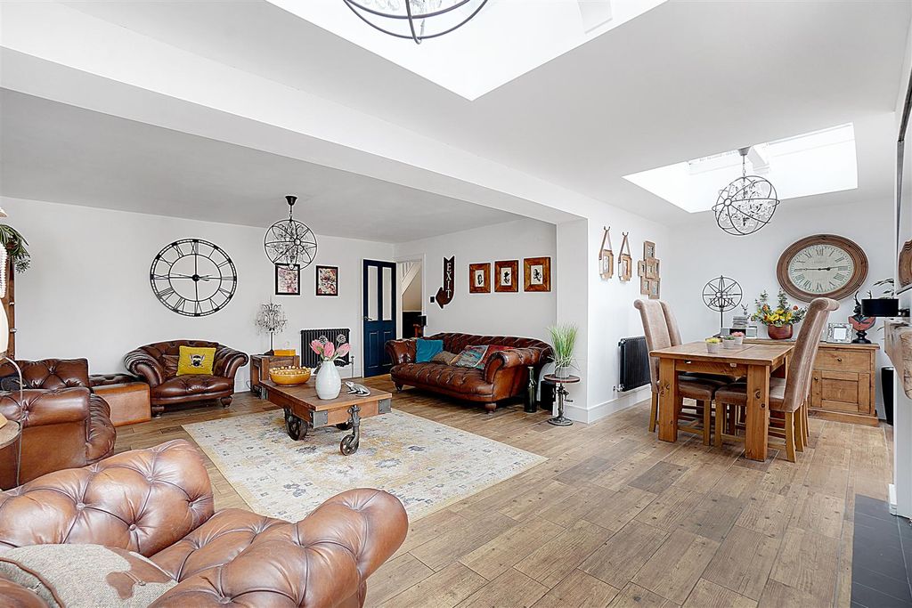 Property photo 2 of 38