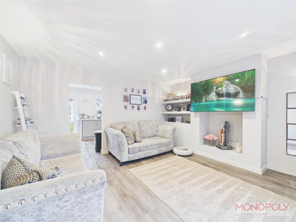 Property photo 3 of 15 Cam01943G0-Pr0610-Still003.Jpg