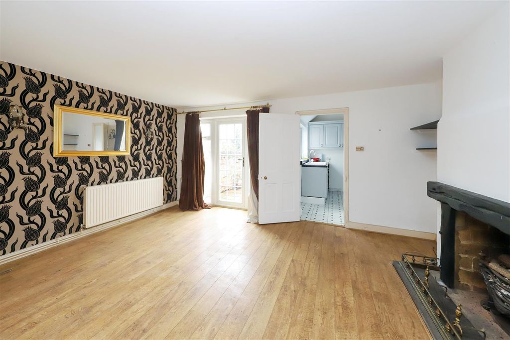Property photo 2 of 11