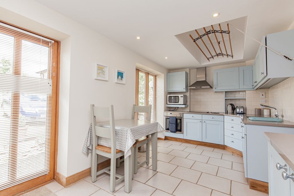 Property photo 1 of 7 160744