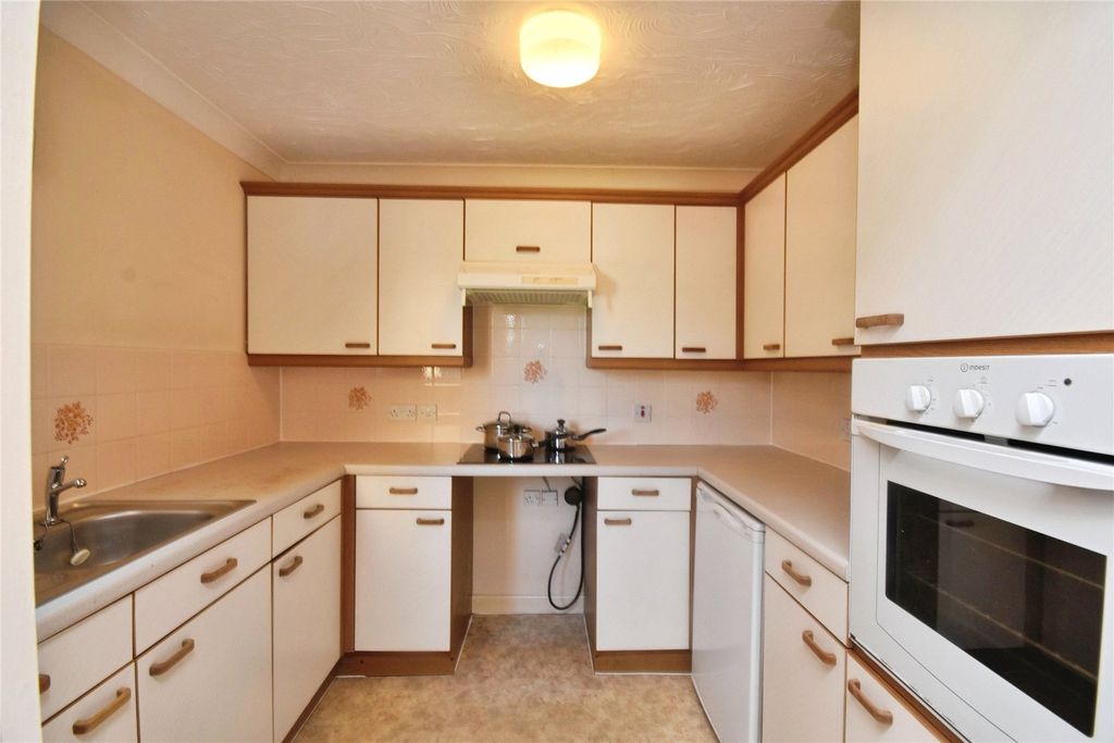 Property photo 3 of 14 Kitchen