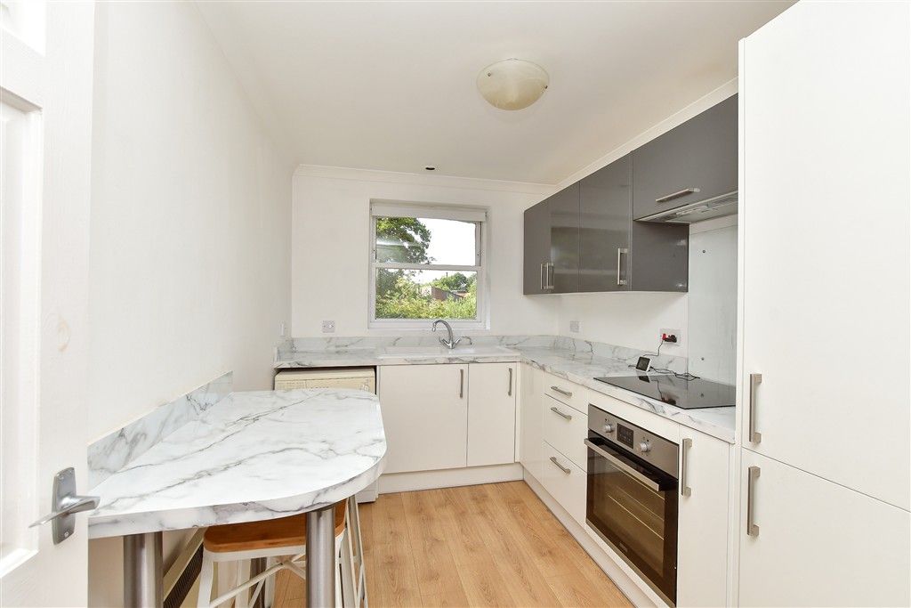 Property photo 3 of 7 Kitchen