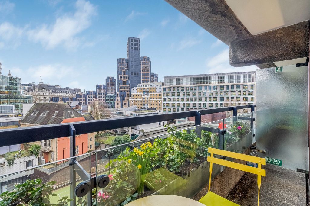 Property photo 2 of 27 Picture No. 49