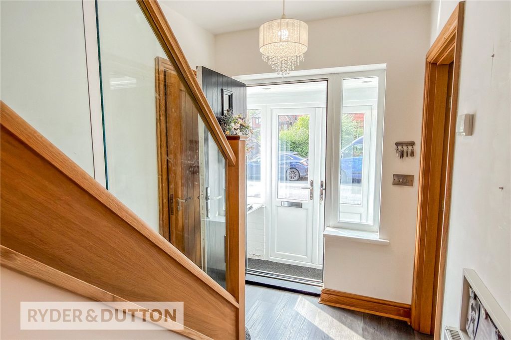 Property photo 2 of 18 Hallway