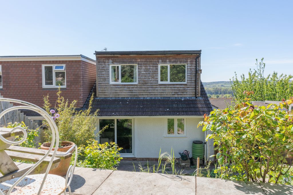 Property photo 1 of 25 45 Clifford Gardens Externals-3