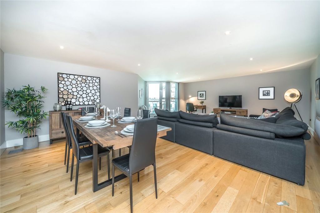 Property photo 3 of 18