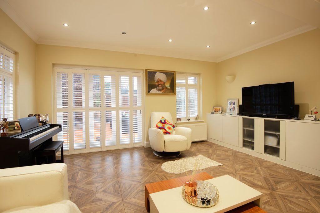 Property photo 2 of 29