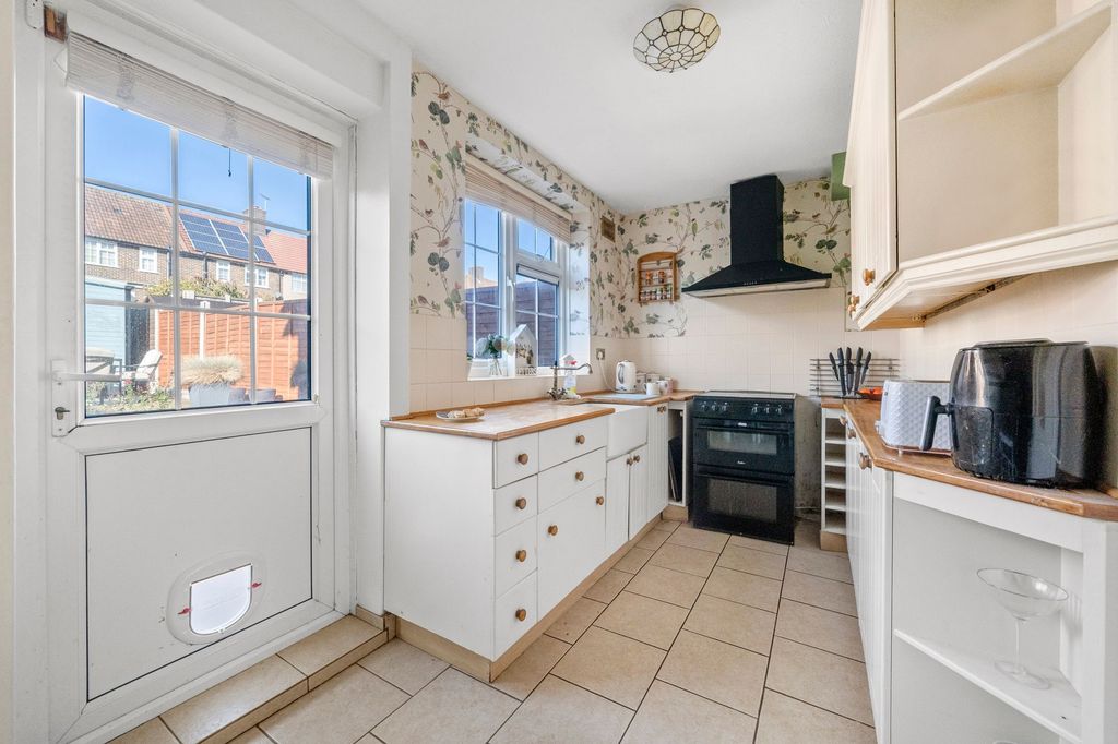 Property photo 3 of 31