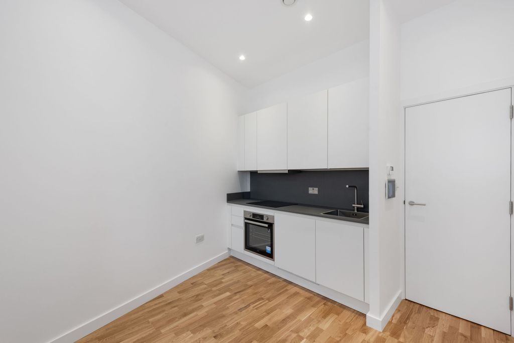 Property photo 3 of 12 Kitchen