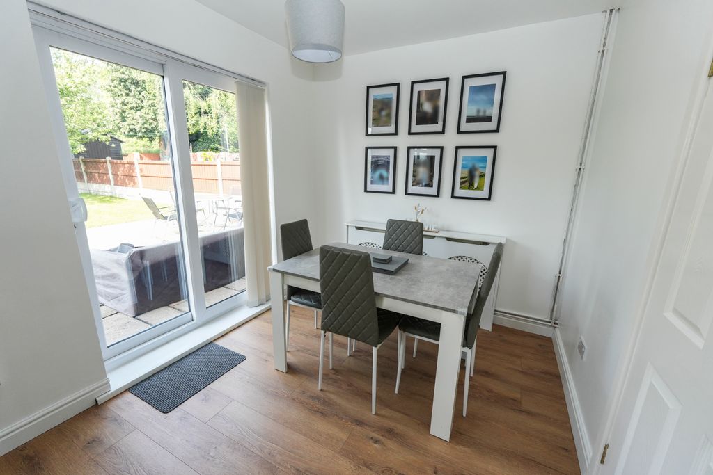 Property photo 3 of 19 Lounge/Dining Room