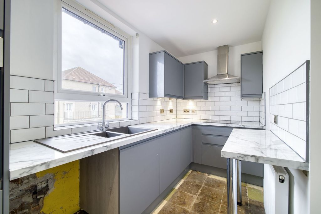 Property photo 3 of 43 Kitchen