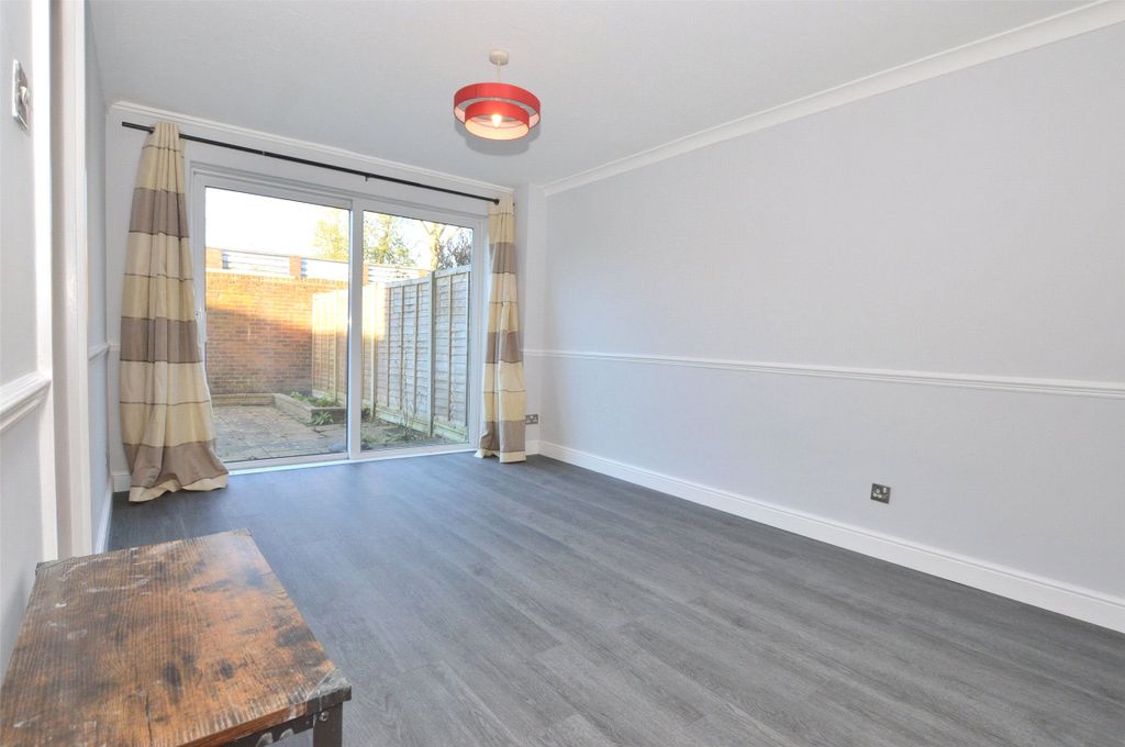 Property photo 3 of 11 Dining Area