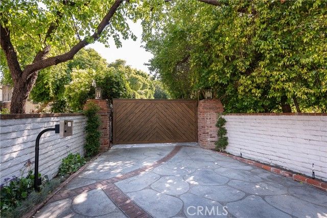 Property photo 3 of 49