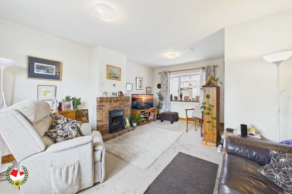 Property photo 2 of 12