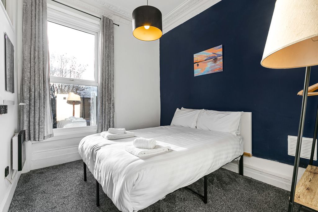 Property photo 2 of 15 Bedroom