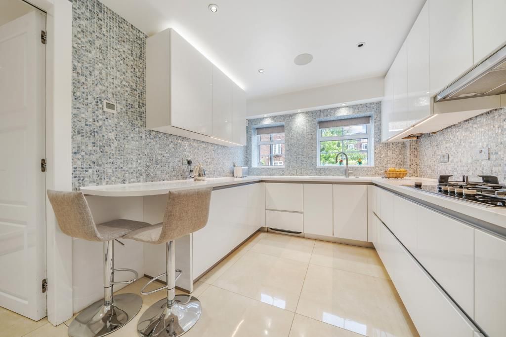 Property photo 3 of 22 Kitchen