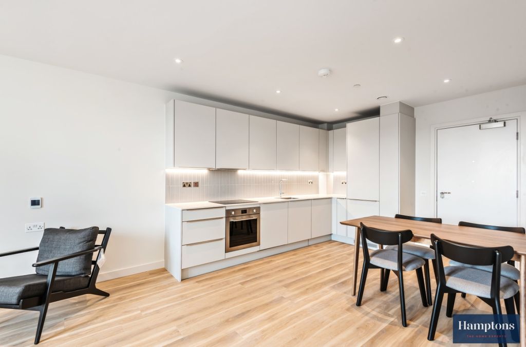 Property photo 2 of 19 0A306869-Fc78-4Df...