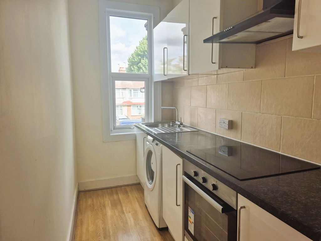 Property photo 3 of 7 Kitchen