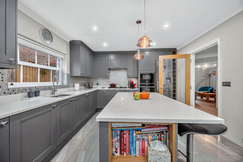 Property photo 2 of 28