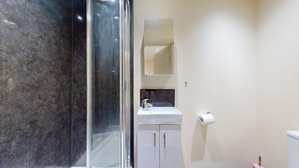 Property photo 3 of 8 Bathroom