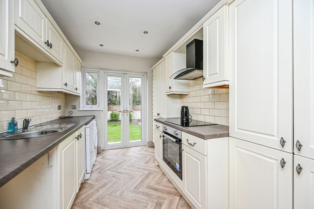 Property photo 3 of 16 Photo