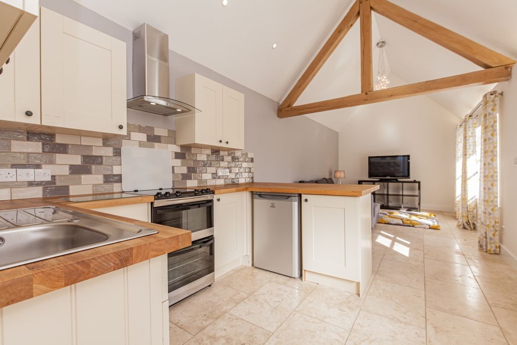 Property photo 1 of 8 156585