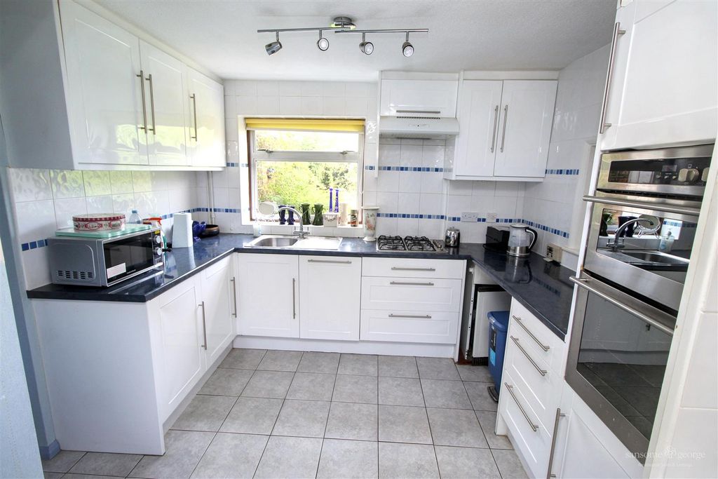 Property photo 2 of 16 Kitchen