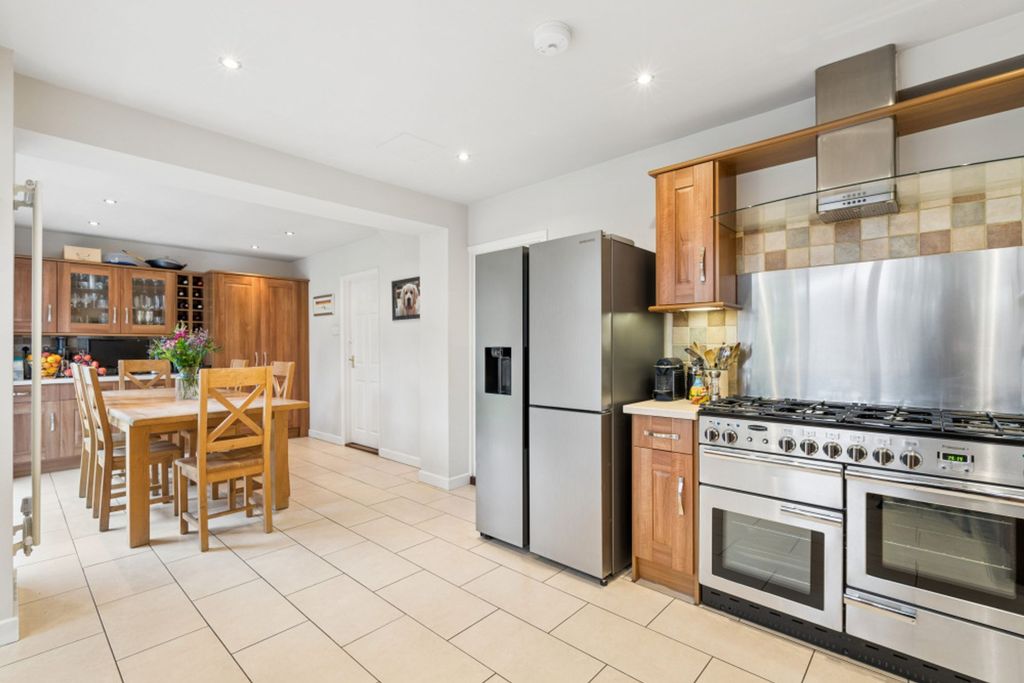 Property photo 2 of 40