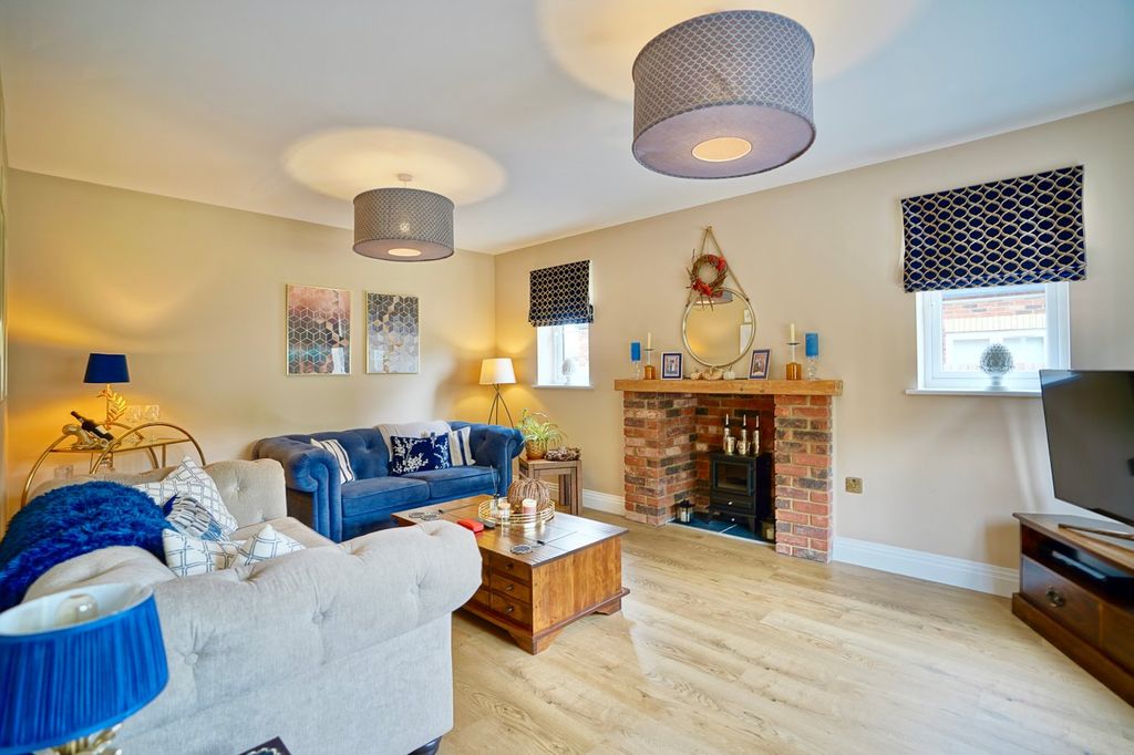 Property photo 2 of 27