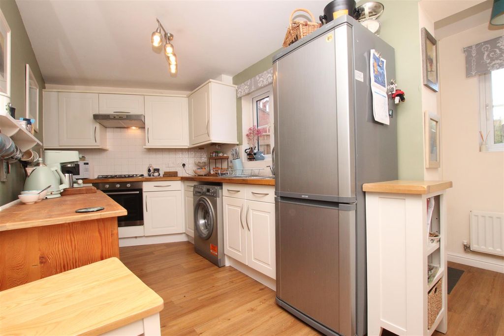 Property photo 3 of 14 Kitchen.Jpg