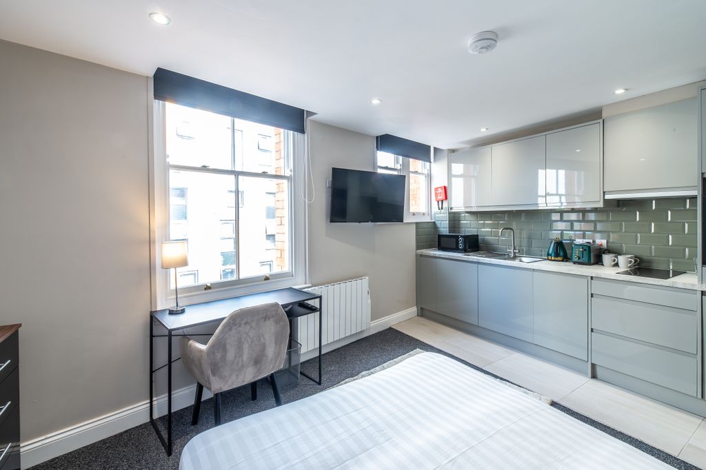 Property photo 2 of 9 Canning Place B211-004