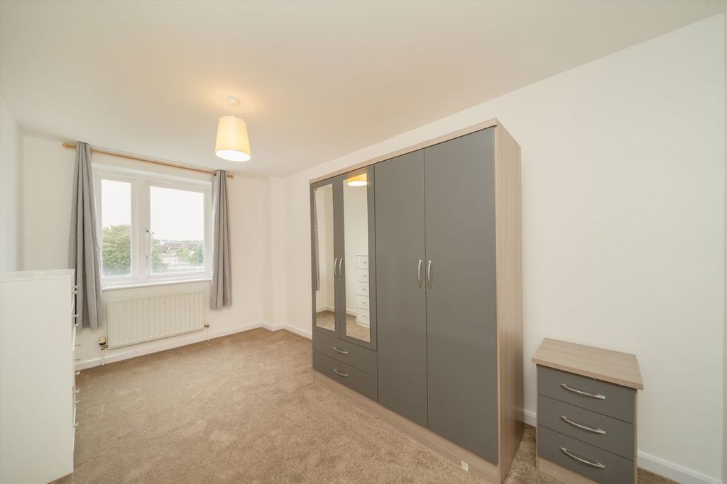 Property photo 3 of 4