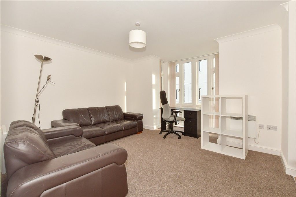 Property photo 2 of 7 Lounge