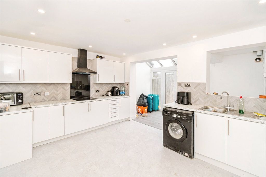 Property photo 2 of 22 Picture No. 33