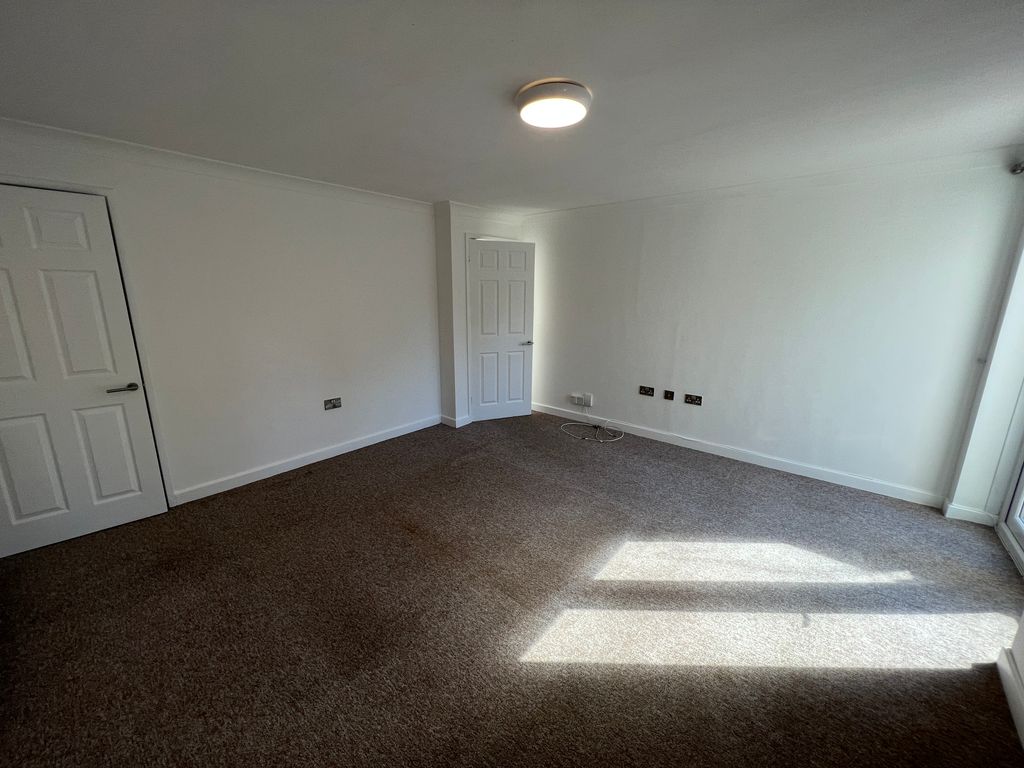 Property photo 2 of 8 Lounge