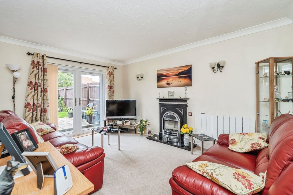 Property photo 2 of 17 Photo